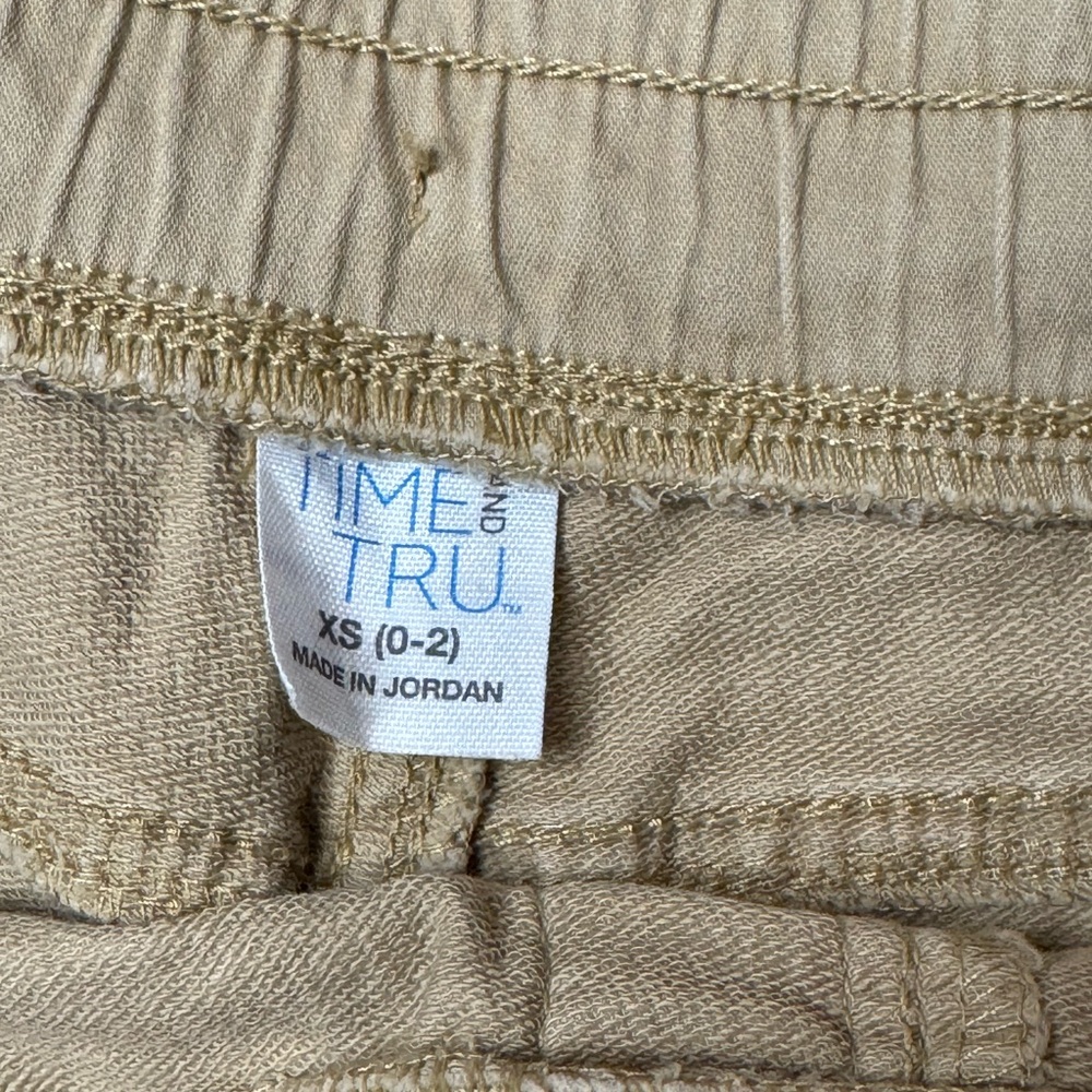 NWOT TIME & TRU Women's Beige Casual Shorts - Picture 5 of 6